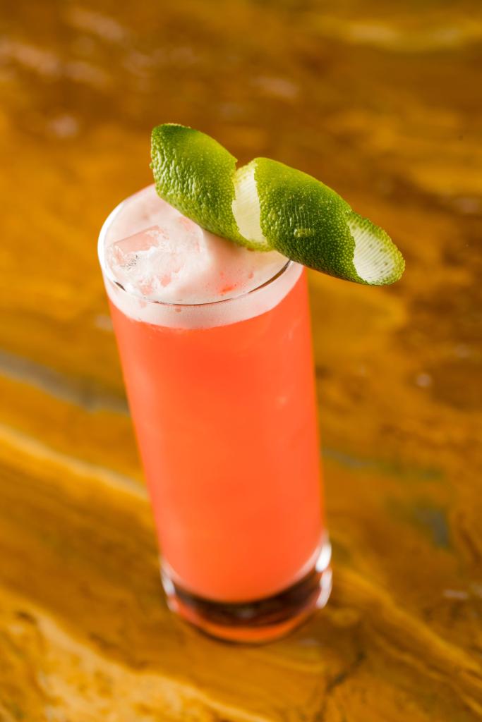 We may have found our new favorite color from our Sunset drink. Blood orange cocktails create a gorgeous shade of pink!
Check out our beverage menu: goo.gl/bnpLJx
#chefakiraback #akiraback #michelinchef <a href="/akiraback/">Akiraback</a>