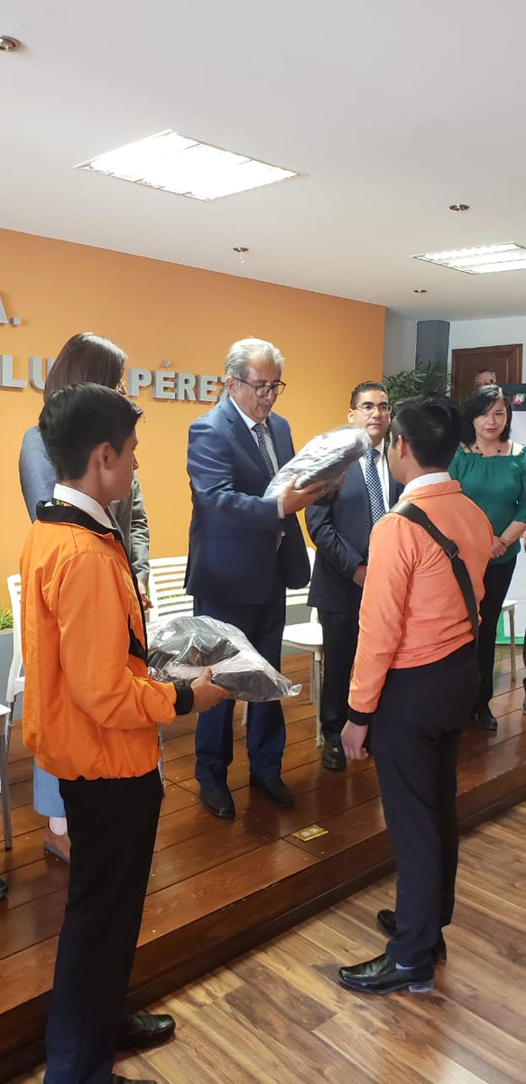 IxmiCecyteh's tweet photo. Nuestros alumnos Alberto Guerrero, Eduardo Perusquía, Darío Pérez y Tony Barquera en el abanderamiento y entrega de uniformes por el Secretario @atilanorp  Para representar a la delegación del Edo. de Hgo. en la #OMI2019 En Culiacán, Sin. @sarteaga4 @CECyTEHidalgo @MarcosPelcas https://t.co/111XU7yhNS