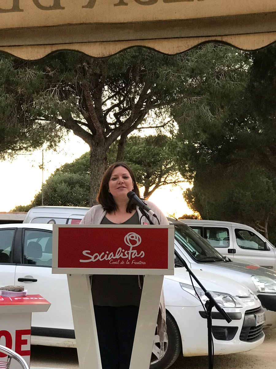 carmen_sm81's tweet photo. Le contamos a l@s vecin@s de Roche Viejo y La Isleta las propuestas socialistas. Gracias a la Avv Dehesa de Roche y Pinares por la acogida y a todos los asistentes.
#ContamosContigo #ContigoConConil el 26 d mayo #HazQuePase #ElConilQueQuieres #UnConilConCorazon #VotaCarmenSanchez https://t.co/Jwi7zTqjxq