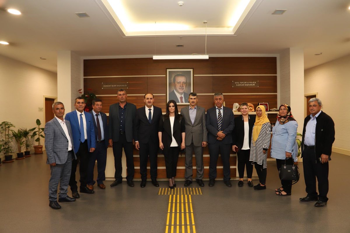jsarieroglu's tweet photo. Dünya Çiftçiler Günü münasebetiyle Sayın Cumhurbaşkanımızın himayelerinde düzenlenecek  iftar programına katılmak için  Adana’dan gelen çok kıymetli çiftçilerimiz ile Genel Merkezimizde bir araya geldik. https://t.co/670Du6X7cw
