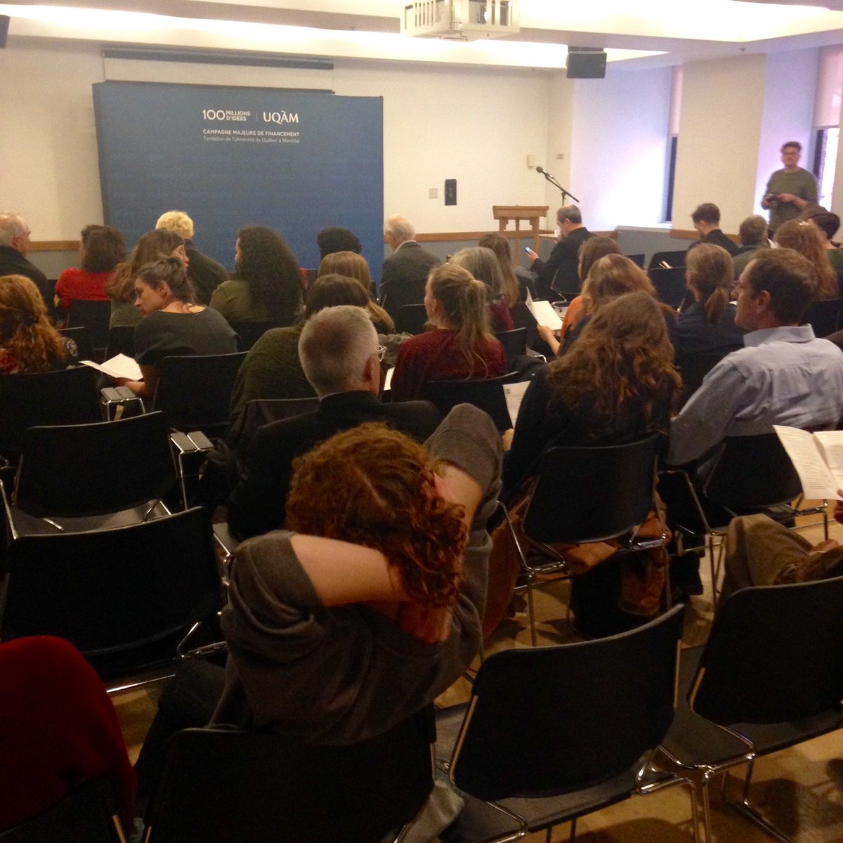 On remet les bourses aux étudiantes et étudiants en <a href="/artsUQAM/">Faculté des arts de l'UQAM</a> ce soir! #100millionsUQAM #BoursesUQAM