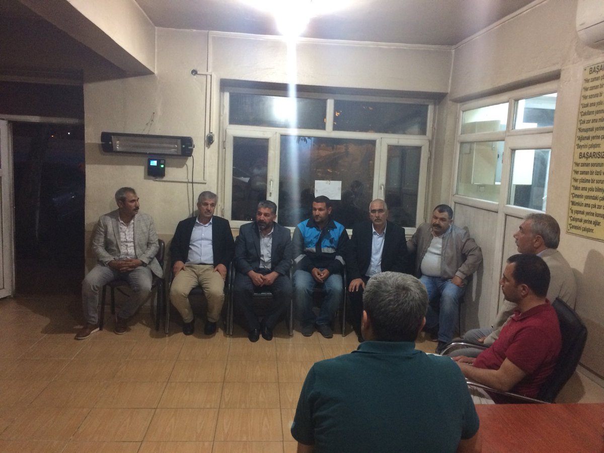 meozcinar's tweet photo. ŞUSKİ Üst yönetim olarak Sahada gece gündüz demeden kesintisiz hizmet için Ramazan ayında da çalışan bakım onarım ekiplerimizi sahada ziyaret ettik.Tüm Ekibe yürekten teşekkür ediyorum.

@zabeyazgul  @suskigm 
@abdulkadiracar  @mkzlma @omergocebeler63  @MehmetUslu63 https://t.co/1nRr5MJNzS