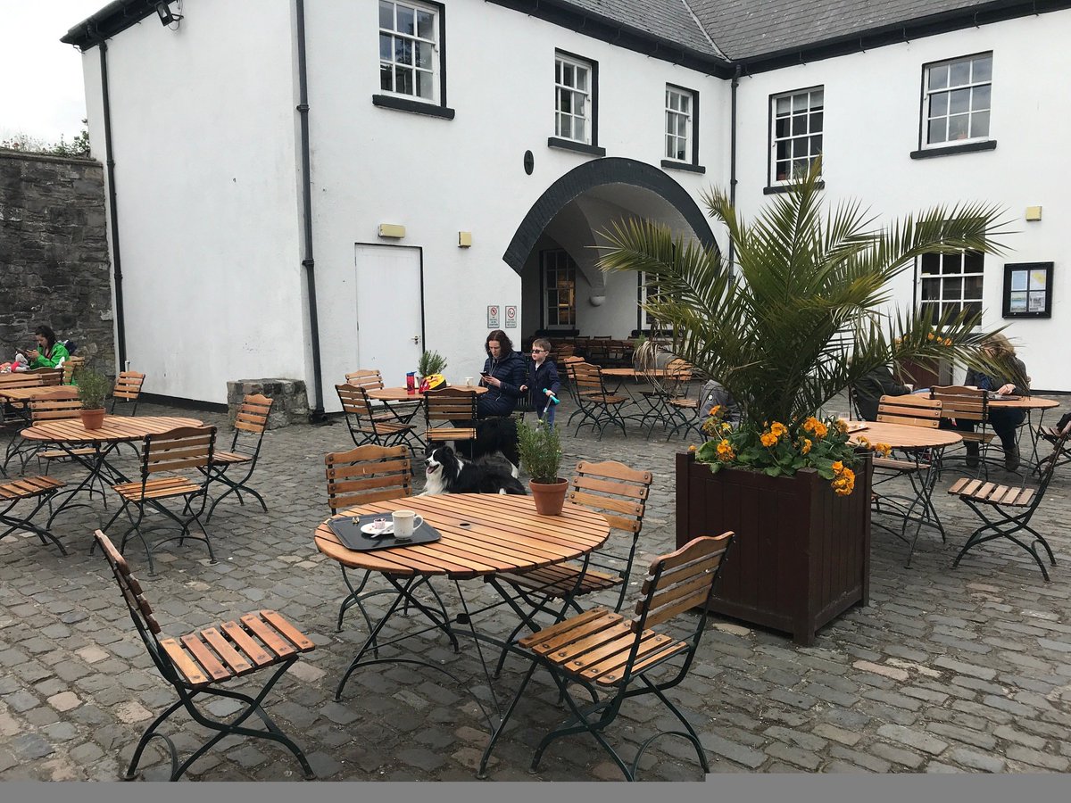 BistroPatio tweet media