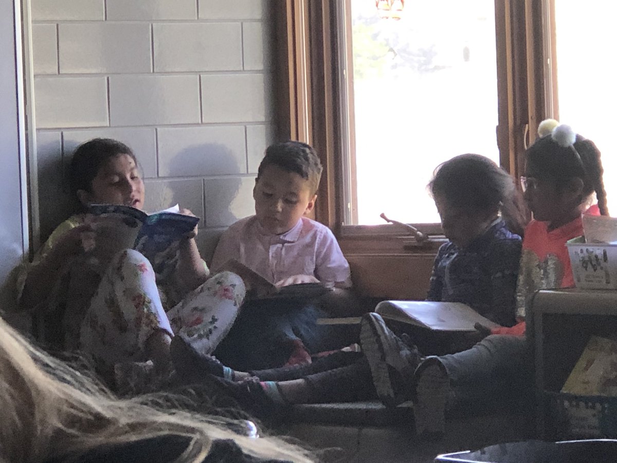lamiller06's tweet photo. Sometimes you just need to read by the window, in the sun with your friends! #BeGrand #HuskyLearners #GIPSReads #FirstGraders https://t.co/eCOigU30ko
