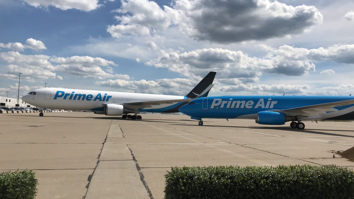 JohnCranley's tweet photo. Thrilled to welcome @JeffBezos today. The impact of @amazon on our region has been incredible. I told Bezos that Cincinnati will not say no to Amazon jobs! https://t.co/nSFt5sI6dJ