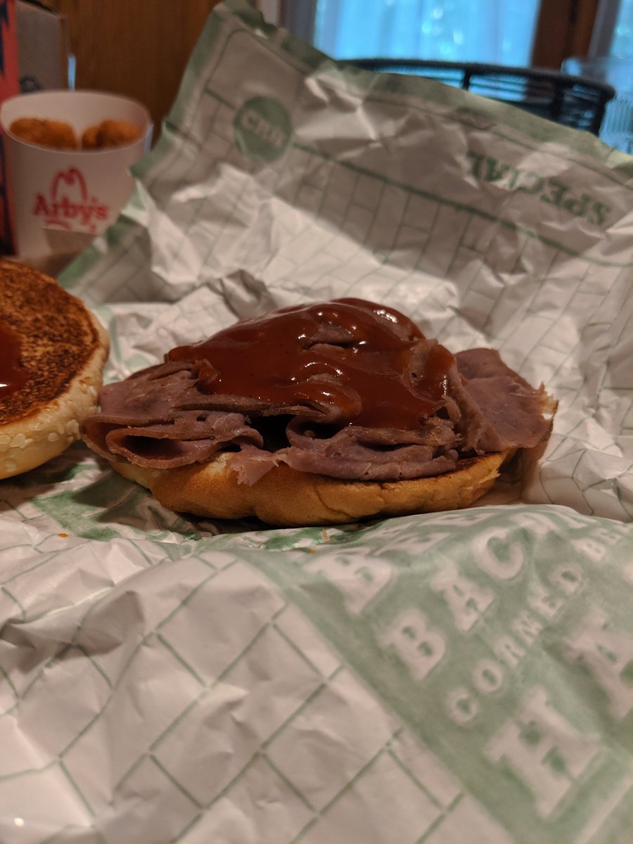 ayypatt's tweet photo. @Arbys how is this a classic sandwich??? And yet you advertise this...(second picture) https://t.co/nhZrRMjCCs