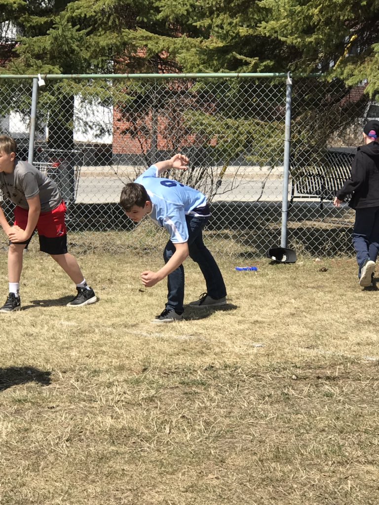 ksteachgr2's tweet photo. I am very proud of our Federal Public School Track and Field team and my grade 2/3s for their participation in our qualifying meet yesterday at Central Public School! Thanks for hosting a great event! We had a wonderful day!! #Gofederal #giveityourbest #tryhard #dontgiveup https://t.co/jz29Rsi9OB