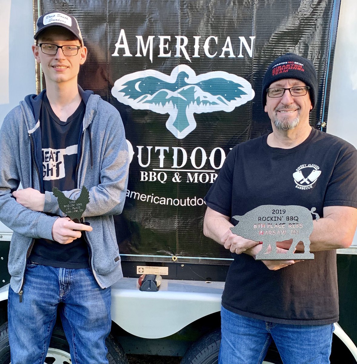 SweetCleaverBBQ's tweet photo. The Rockin BBQ KCBS comp is in the books: Chicken: 8th, Ribs: 8th, Pork: 36th 😖, Brisket 33rd 🤔, Overall: 22nd 😢 Thanks to @Warsaw_Grills for your support! ✊🏻 A great time with great people! #BBQFamily #BBQ #CompBBQ #KCBS #RockinBBQ #AOBBQ #OnPointRub 🎯 @KCBBQSOCIETY https://t.co/yZyqP2UlEd