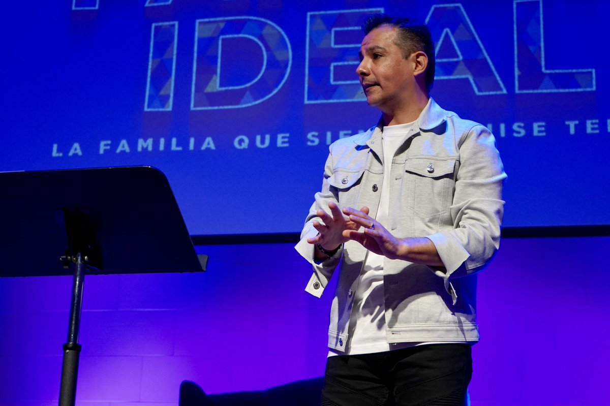 doxologyespanol's tweet photo. Que increíble Domingo tuvimos este fin de semana. La serie Familia Ideal nos está llevando a descubrir increíbles lecciones de vida que transformarán radicalmente la dinámica de nuestras familias! #vivedoxology #doxologyespanol #fortworth #DFW #Jesus #familiaideal https://t.co/U4JzojOTha