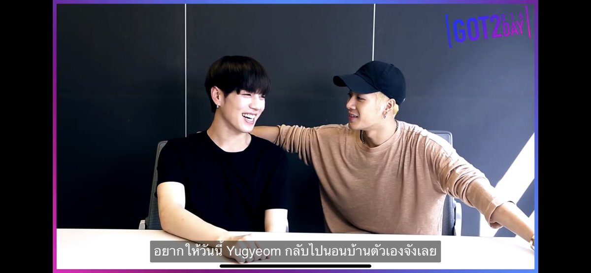 yu_yu_yoon's tweet photo. ตลกอะ พิแจ็คอยากขอโทษน้องที่ไปนอนเตียง คยอมก็บอกพี่ก็ขอแล้วนี่ แต่ที่แจ็คอยากขอโทษจริงๆคืออิพี่ภาวนาตลอดให้น้องกลับไปนอนบ้านจะได้นอนเตียงน้อง5555555555555555555555555555555 https://t.co/XoGcqtfPJ5