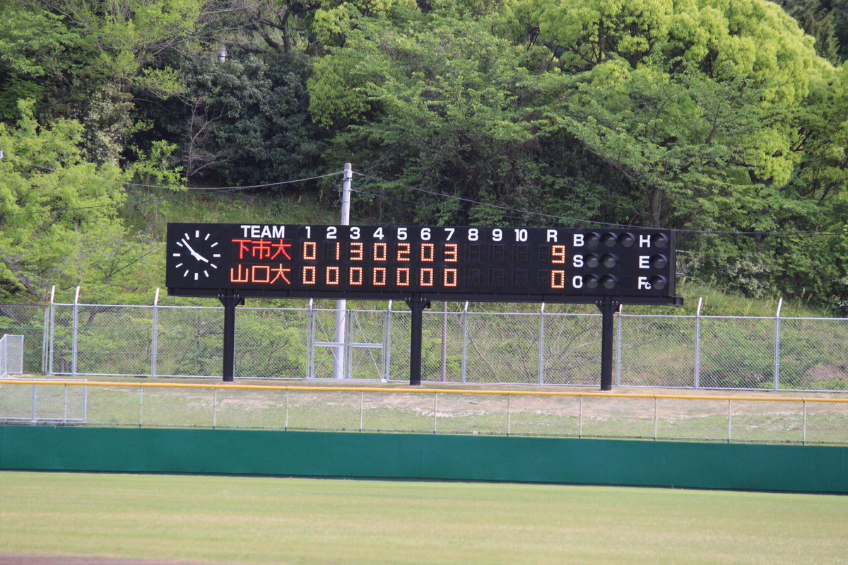 Baseball_SIU's tweet photo. 5/14 VS山口大学 9-0 
初回は先発吉武がヒットを2本打たれピンチではあったが、その後は相手打線をしっかり抑えた。変わった青木もしっかりと抑え1点も許さなかった。
打撃では、3回に5番の2年小田原がツーランホームランを放ち、5回には4番の3年瀬口もツーランホームランを放った。 https://t.co/5HI0SGJuQD