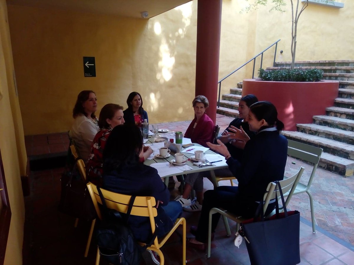 Letra_Uno's tweet photo. El jueves pasado en nuestra sesión de Círculo Ámbar 🍂 comentamos "Viento del este, viento del oeste" de Pearl S. Buck.

Coordinó Elsa Navarro.
#LetraUNO
#ProyectosDeLectura https://t.co/VDREBUFjwB
