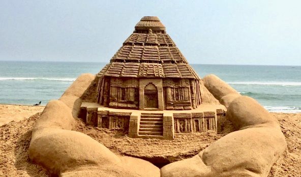 sudarsansand's tweet image. #CycloneFaniAftermath Good news for tourists , World Heritage Moment Sun Temple #Konark is now Opened after #CycloneFani . One of My SandArt.
