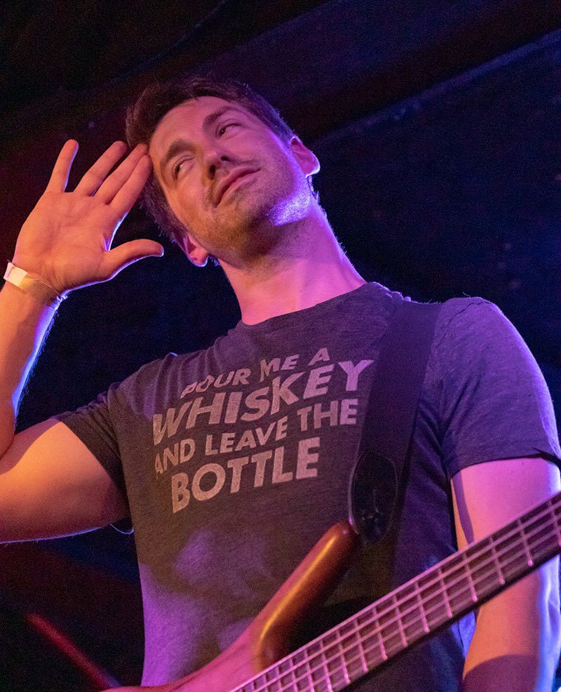 TheDeadHands's tweet photo. Aye aye Bassy #thedeadhands #bassy #warwick #whiskey https://t.co/Biyqoz1Nmj