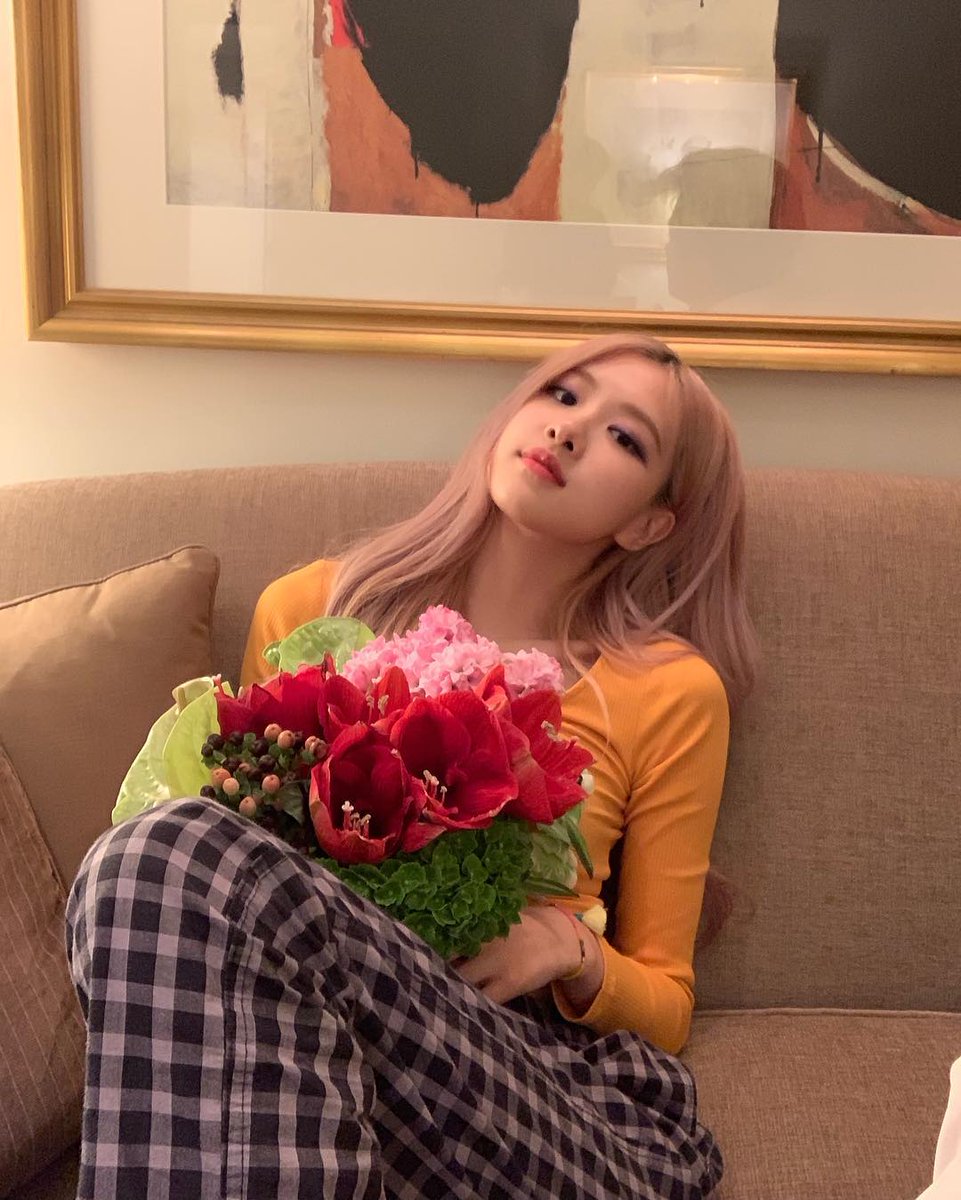 RoseIdolCute's tweet photo. Look at me, look at you ~ ❤🍷🌷
❤= MD 🔁= ❤
#Freerol 
#BlackPink https://t.co/SDSj2uPvUX