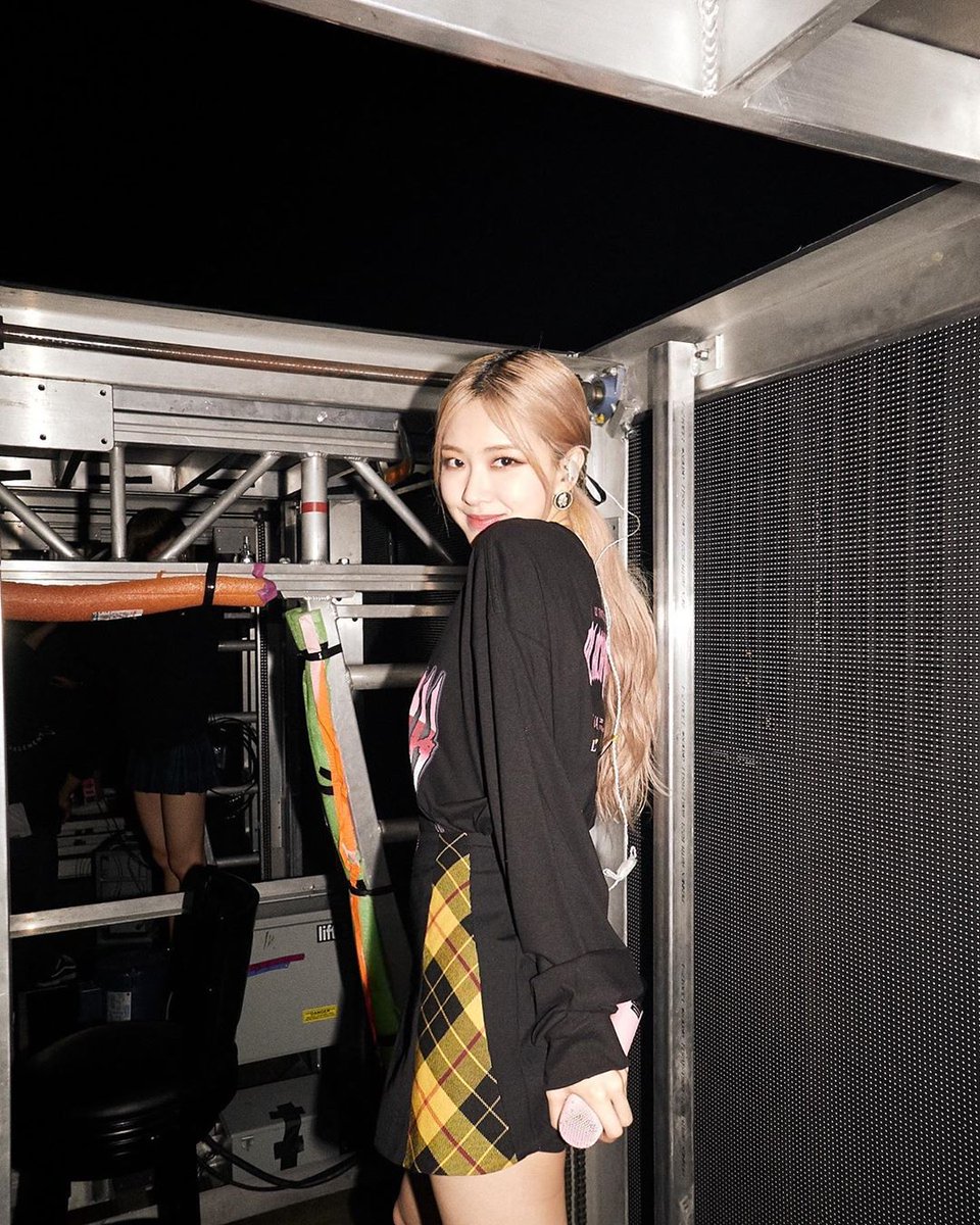 RoseIdolCute's tweet photo. Look at me, look at you ~ ❤🍷🌷
❤= MD 🔁= ❤
#Freerol 
#BlackPink https://t.co/SDSj2uPvUX
