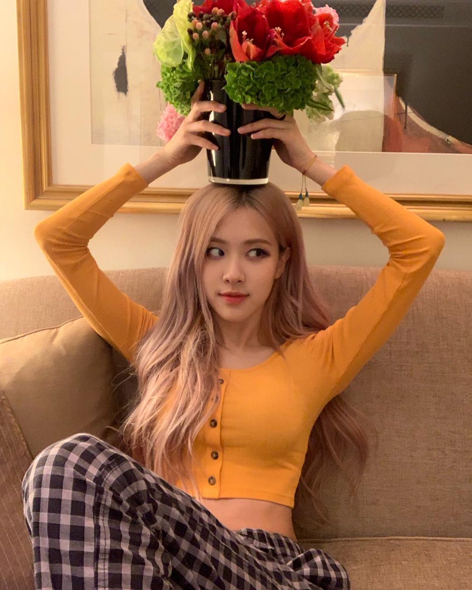 RoseIdolCute's tweet photo. Look at me, look at you ~ ❤🍷🌷
❤= MD 🔁= ❤
#Freerol 
#BlackPink https://t.co/SDSj2uPvUX