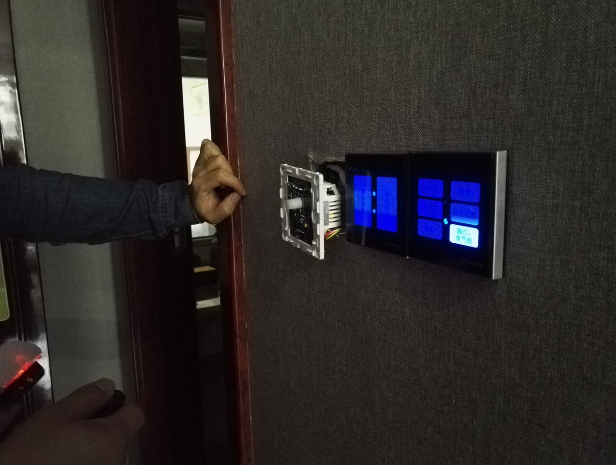 SavekeyHarper's tweet photo. #savekey replacing the traditional hotel key card switch to our new cardless energy saver. https://t.co/AaiASjRwpJ