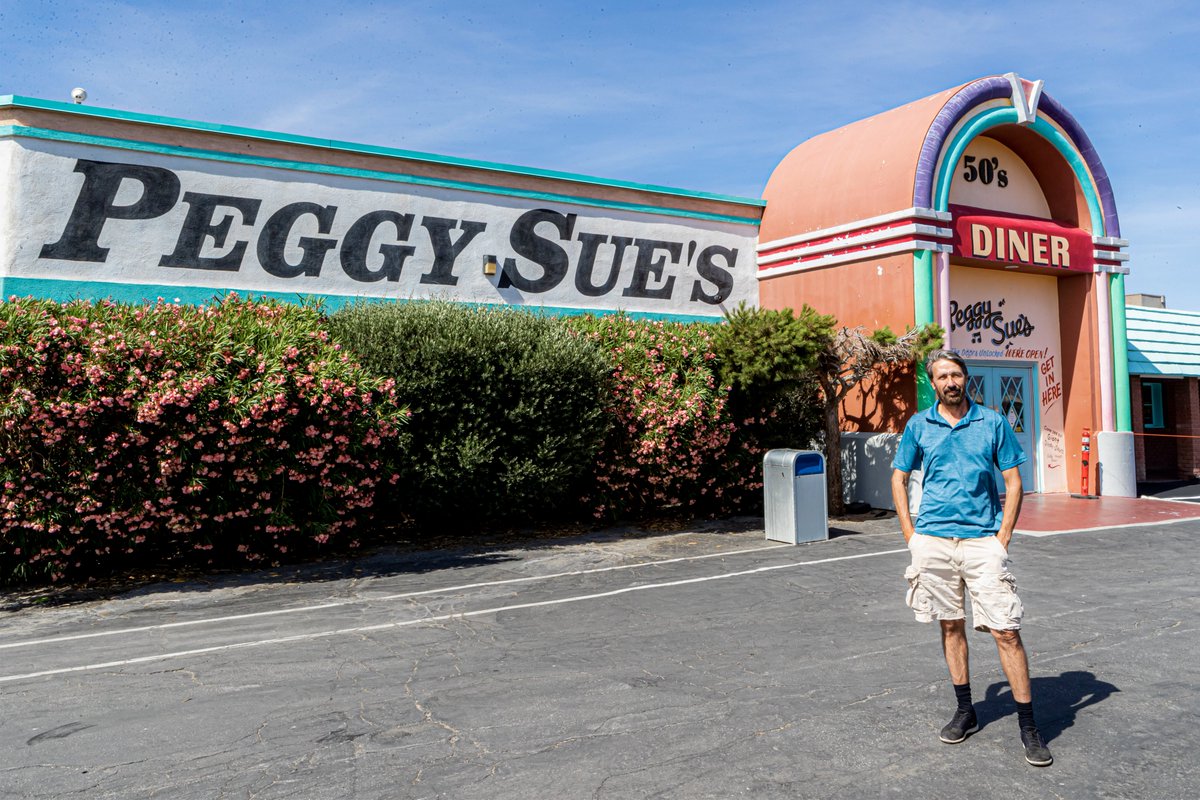 My favorite pit stop on the way to Las Vegas and back.

peggysuesdiner.com