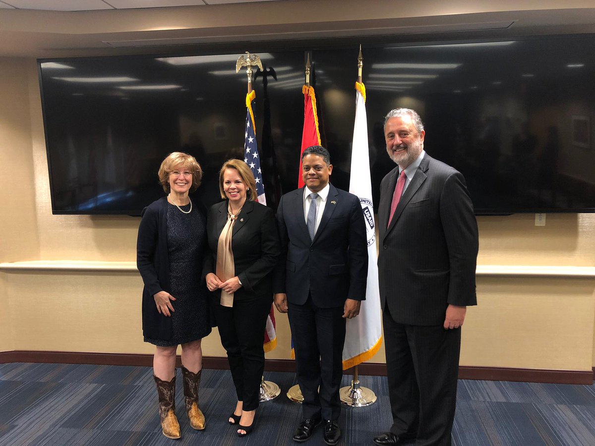 NLintheUSA's tweet photo. Prime Ministers @EvelynPMAruba and @EugeneRhugg had meetings in Washington, D.C. with @USChamber, USAID, US Treasury, reps. Plaskett and Meeks, and more to further strengthen American ties with the Caribbean part of #KingdomNL. 🇺🇸🇦🇼🇨🇼 1/2 https://t.co/lUNXDxW3yt