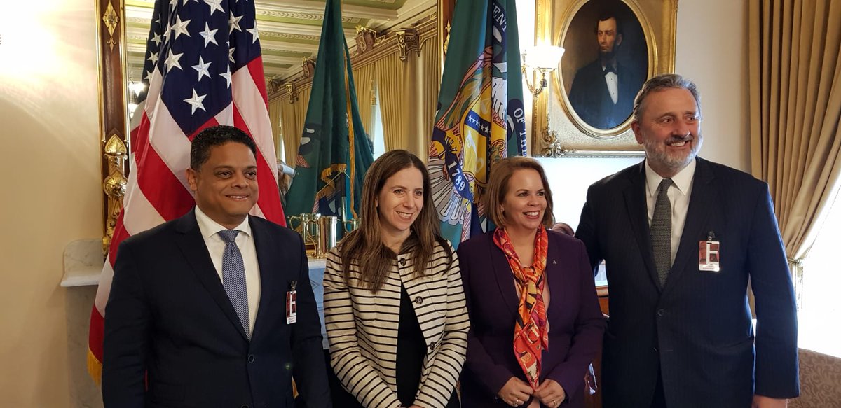 NLintheUSA's tweet photo. Prime Ministers @EvelynPMAruba and @EugeneRhugg had meetings in Washington, D.C. with @USChamber, USAID, US Treasury, reps. Plaskett and Meeks, and more to further strengthen American ties with the Caribbean part of #KingdomNL. 🇺🇸🇦🇼🇨🇼 1/2 https://t.co/lUNXDxW3yt