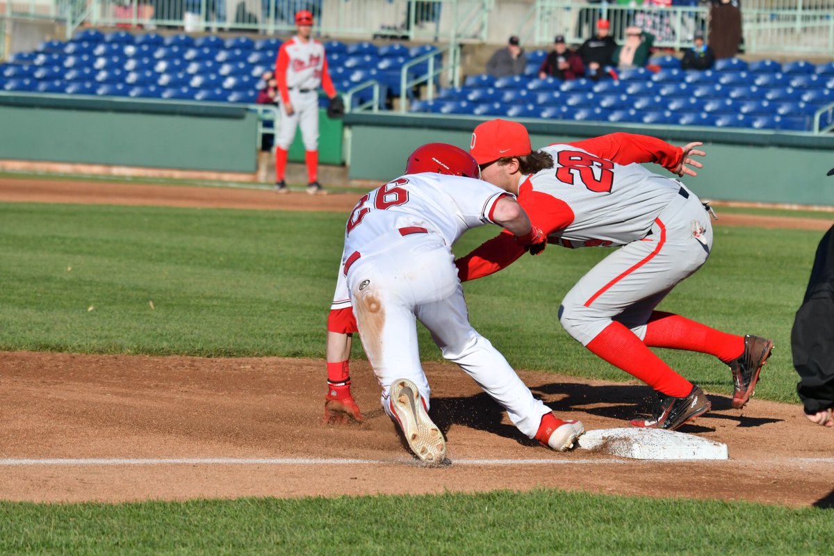 📸 of Cameron Murray’s record-tying stolen base in the bottom of the third inning courtesy of <a href="/RobertHayesPix/">Robert Hayes</a> 

Our next steal will break the single-season school record of 104, set in 1970!

#GoGuins🐧