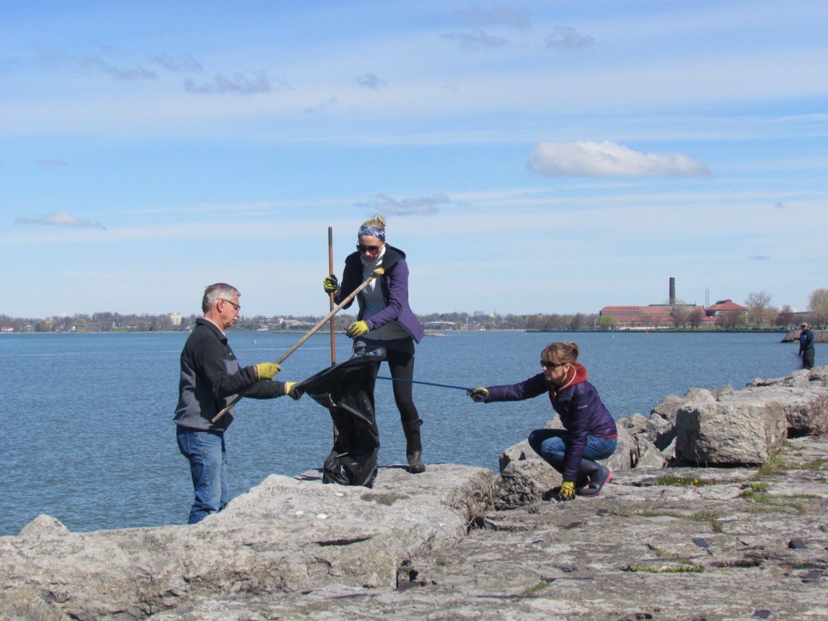BNWaterkeeper's tweet photo. #ThankfulTuesday goes out to our #ShorelineSweep volunteers and Waterkeeper Weekend sponsors! Your dedication to Waterkeeper Weekend is what made it so successful.
Thanks to our presenting partner Labatt USA for a spectacular volunteer appreciation party at Lab... #BNWVolunteer https://t.co/kFzpvaA0ec