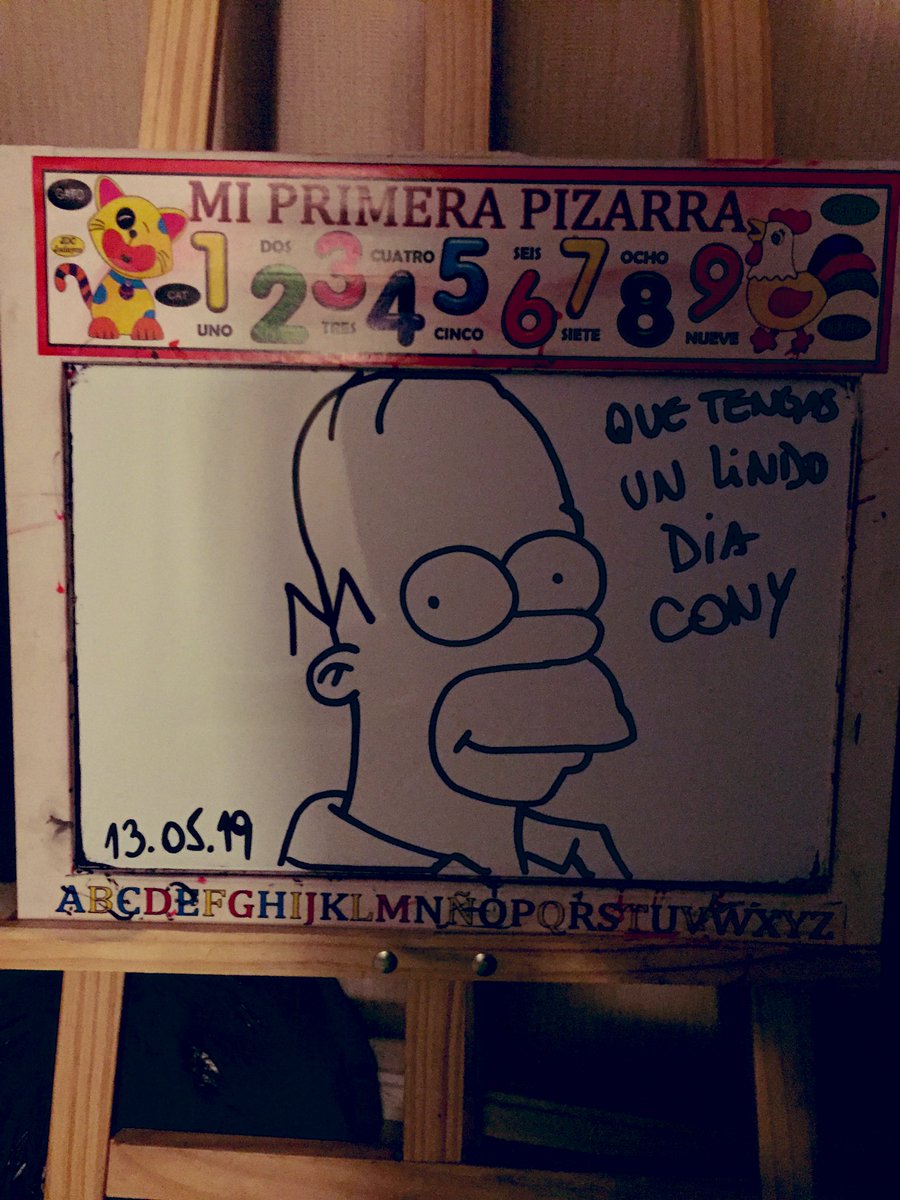 el_jack_2016's tweet photo. Todos los días que mi hija va al jardín  le dejo un dibujo en su pizarra 😊 ayer me pidió a #Homerosimpson #ArteSimpson #lossimpsonenfox #simpsontotal https://t.co/qoXs61WeLu