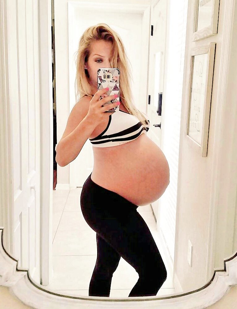 “Christina's big for 35 weeks, its diabetes #PregnantFetish #Selfie...