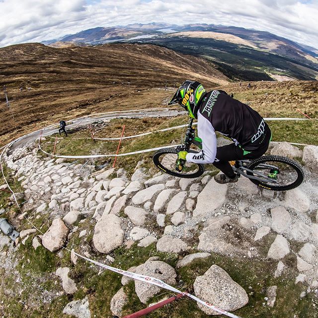 Hopetech's tweet photo. @adbrayton on his way to 3rd place at the Fort William @britishcycling Downhill last weekend. Bring on the World Cup... 📷 @phunkt
#hopetech #fortbill #gastoflat https://t.co/HbZUxnozDG https://t.co/KTBu7oTdiA