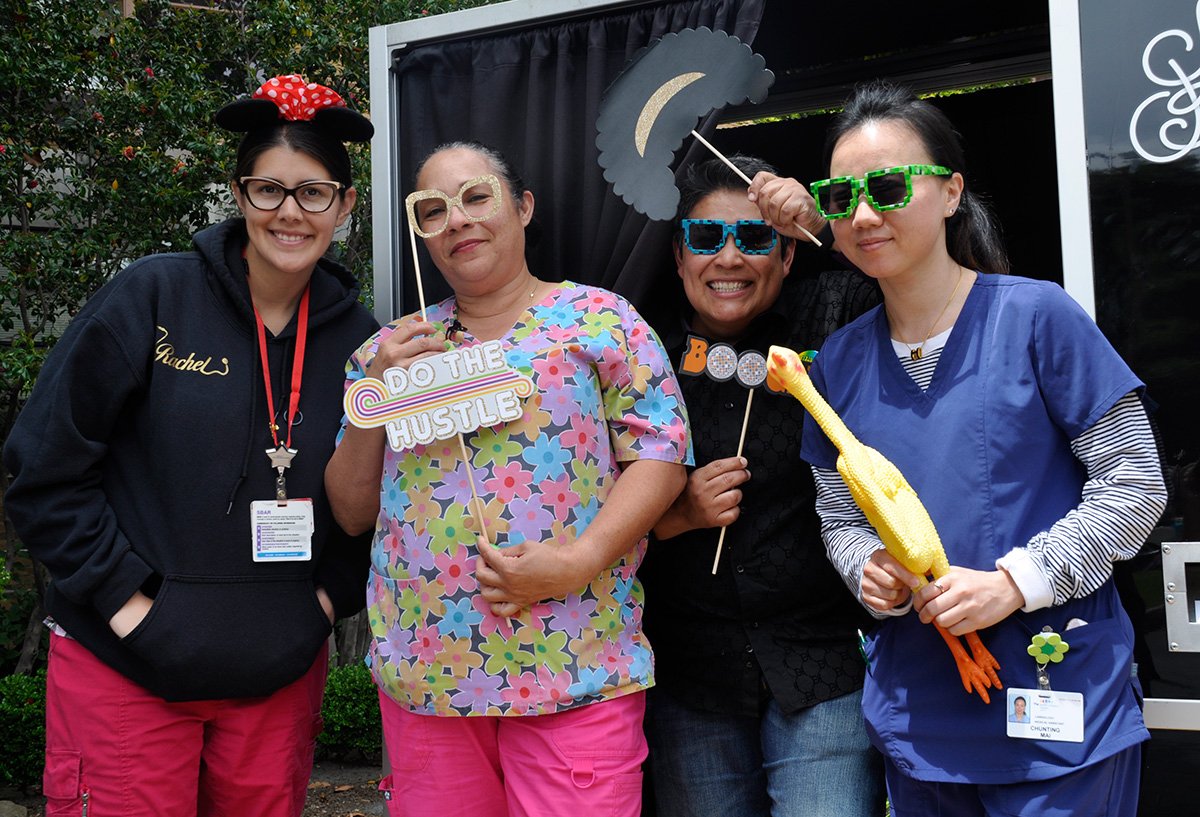 UCSFBenioffOAK's tweet photo. It's #HospitalWeek and our staff and volunteers are getting groovy in 1970s-era attire, food trucks, peace, love and harmony. We're celebrating our hospital and co-workers all week, ya dig? โฎ๐๐ถ
#HospitalWeek2019 https://t.co/Yp5JIdpOss