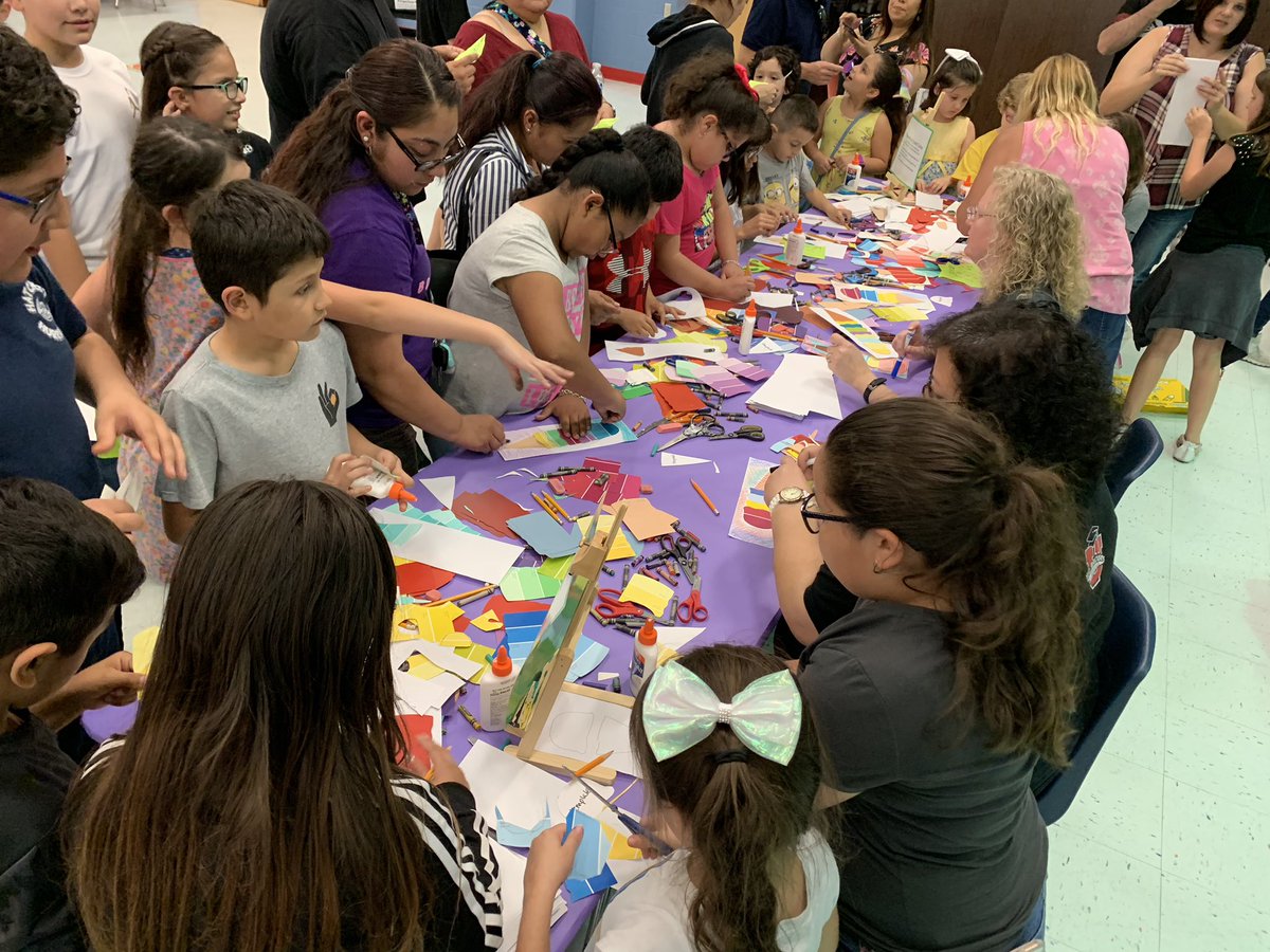 AdamLBock's tweet photo. Hatchett Fine Arts Night 2019! @NISD @NISD_FineArts https://t.co/sUIrhLCN6K