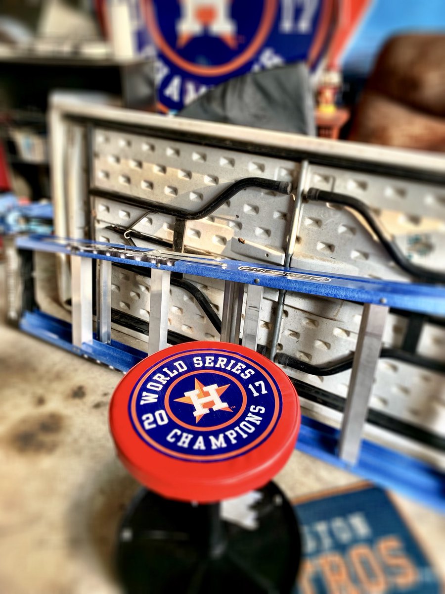 el_tees_dos's tweet image. I only sit my ass on winners!!! #TakeItBack #AstrosTwitter #workstool