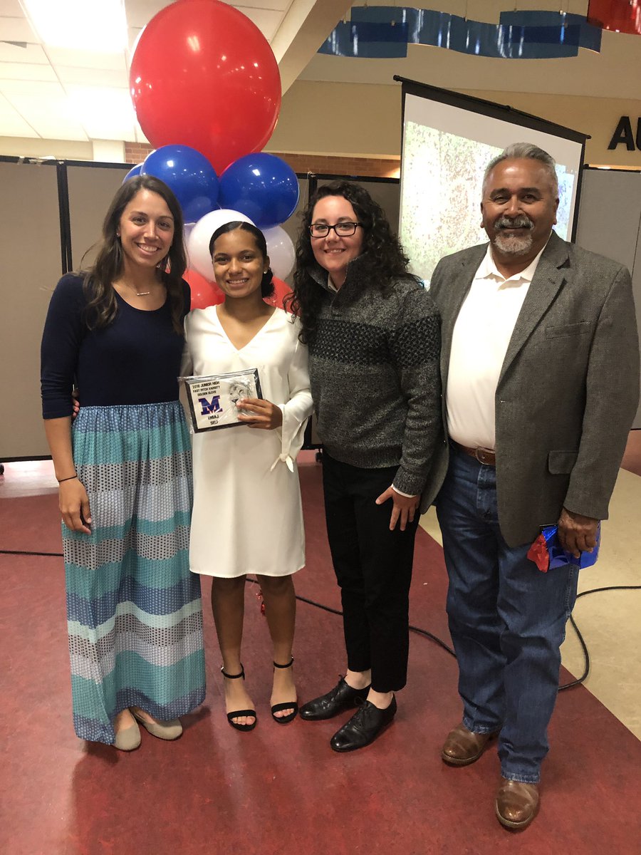 emiajself's tweet photo. Golden Glove award for my JH Varsity fastpitch team and 4.0 gpa.  So long 8th grade!  #almostafreshman #MHSLadyLion #readyforsummer #GT2023 https://t.co/A4mERcLGgf