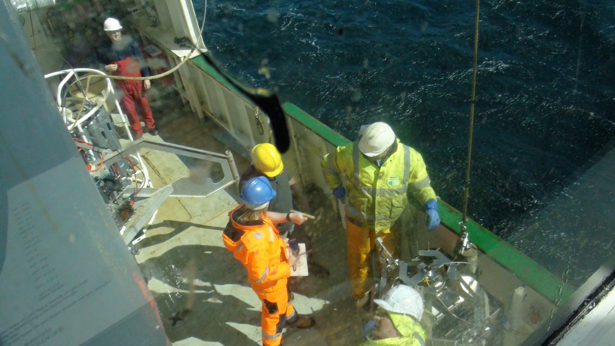 roiiroiiro's tweet photo. it was inspiring to spend time at the RV #Celtic_Explorer with interdisciplinary team of the #BaBioSSH project - thx a lot to #AerialSparks & @galway2020 & @MarineInst for having me on the vessel .. @MarPAMM_project @AFBI_NI @UlsterUniGES @ScotMarineInst https://t.co/WY9lDRHWLT