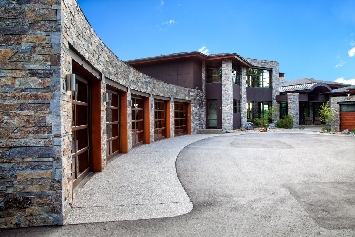 k2stonequarries's tweet photo. Natural stone veneer products like our Moose Mountain Ashlar can add drama and sophistication to any style of architecture. Learn more https://t.co/bontckplFL

#k2stone #modern #linear #home #architecture https://t.co/2AnpeNB1Z4
