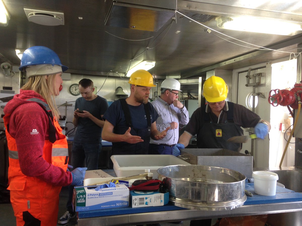 roiiroiiro's tweet photo. it was inspiring to spend time at the RV #Celtic_Explorer with interdisciplinary team of the #BaBioSSH project - thx a lot to #AerialSparks & @galway2020 & @MarineInst for having me on the vessel .. @MarPAMM_project @AFBI_NI @UlsterUniGES @ScotMarineInst https://t.co/WY9lDRHWLT