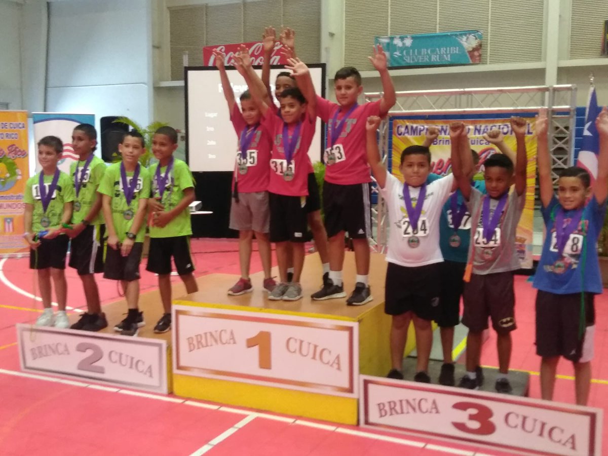 EscLaCurva's tweet photo. Nuestros estudiantes Pricila Arocho, Medalla de Plata y Janziel Rodríguez, Medalla Bronce a Nivel Nacional Evento Relevo de Velocidad 4X30 durante el Campeonato Nacional de Cuica junto al Campeón Nacional de Puerto Rico, Orlando López. @DESEGURIDAD2 @OficinaMayaguez @EDUCACIONPR https://t.co/m12ilXKCp3