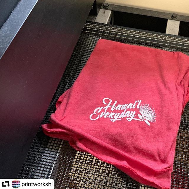 americantshirt's tweet image. #repost @printworkshi: Small back print to complete branding. 1 color front &amp;amp; back print, printed on a tri-blend tee. #screenprinted #manualscreenprinting #printedinhawaii #fusion180ink bit.ly/2VDORL1