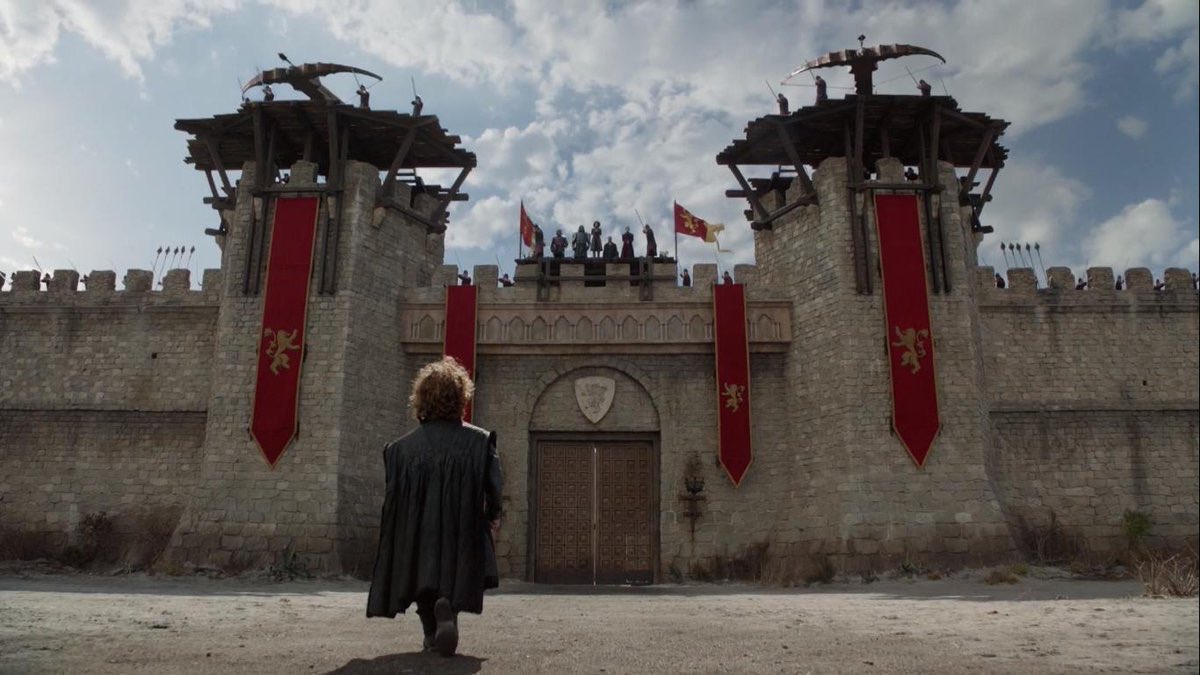 Poliyanieve's tweet image. Señora, me puede devolver la pelota? 

 #GameOfThrones