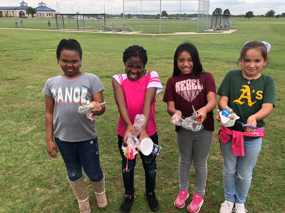 PagingMrsWatson's tweet photo. After two long days of hard work with STAAR testing, these girls wanted to help clean our school by picking up trash.  I have to say, this makes me more proud than any test score could! I love how they take pride in our school and community! @RoyalISD #royalSTEM #proudteacher https://t.co/d9KjY4dm1N