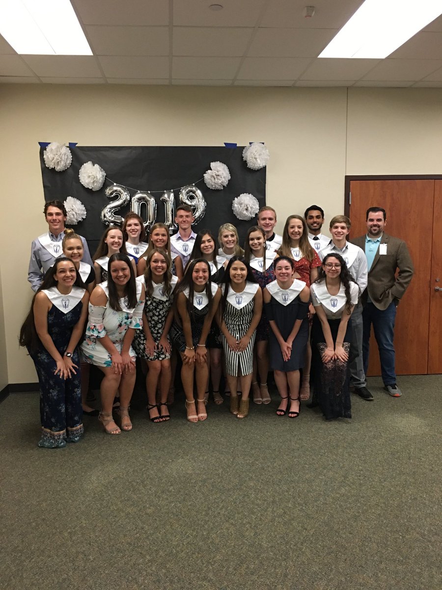 PorterSpartans's tweet photo. Congratulations to our PHS NHS Seniors who received their stoles tonight!! Great job Spartans!! A’oo!! A’oo!! A’oo!! https://t.co/RiDijifHYq
