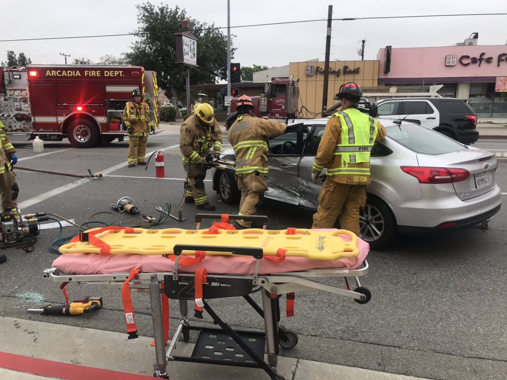 ProtectArcadia's tweet photo. #SafetyTipTuesday Defensive drivers #avoiddangers on the road by using #safedrivingpractices. Donβt expect drivers to do what you think they should do. #Respect other drivers. Yesterday, AFD responded on a #vehicleextrication. #Defensivedriving could have prevented this accident. https://t.co/PdGPWx6aZI