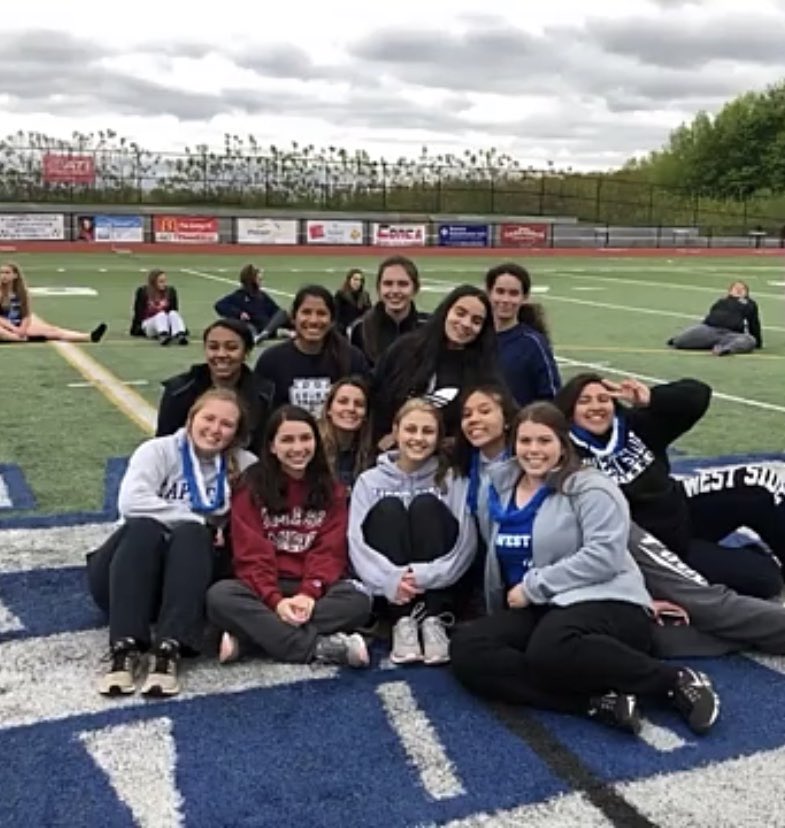 wsgirlstrack's tweet photo. Great senior night tonight for the class of 2019!! 💙💙 https://t.co/v9nb3GgXpE