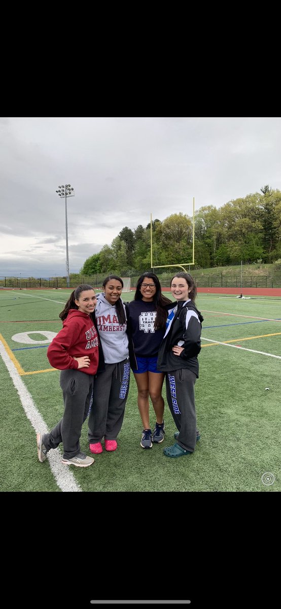 wsgirlstrack's tweet photo. Great senior night tonight for the class of 2019!! 💙💙 https://t.co/v9nb3GgXpE
