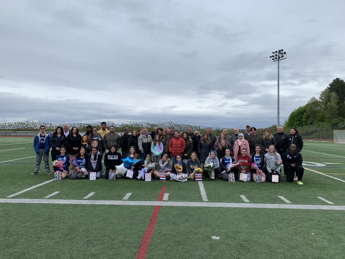 wsgirlstrack's tweet photo. Great senior night tonight for the class of 2019!! 💙💙 https://t.co/v9nb3GgXpE