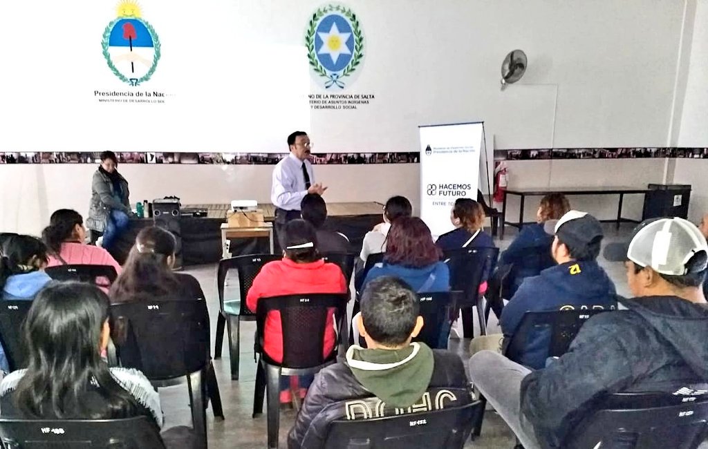 [Salta] 📣 Iniciamos un nuevo trayecto de formación que nos da mucha satisfacción. 🌲🌲
Hoy, titulares de <a href="/HaceFuturoSalta/">HacemosFuturoSalta</a>  participaron del primer encuentro de capacitación dictado por la Dir. de Cooperativas y Mutualidades del <a href="/MdeProduccion/">Ministerio de Producción y Minería</a>
Éxitos!!! #OLCSalta  #Cooperativas