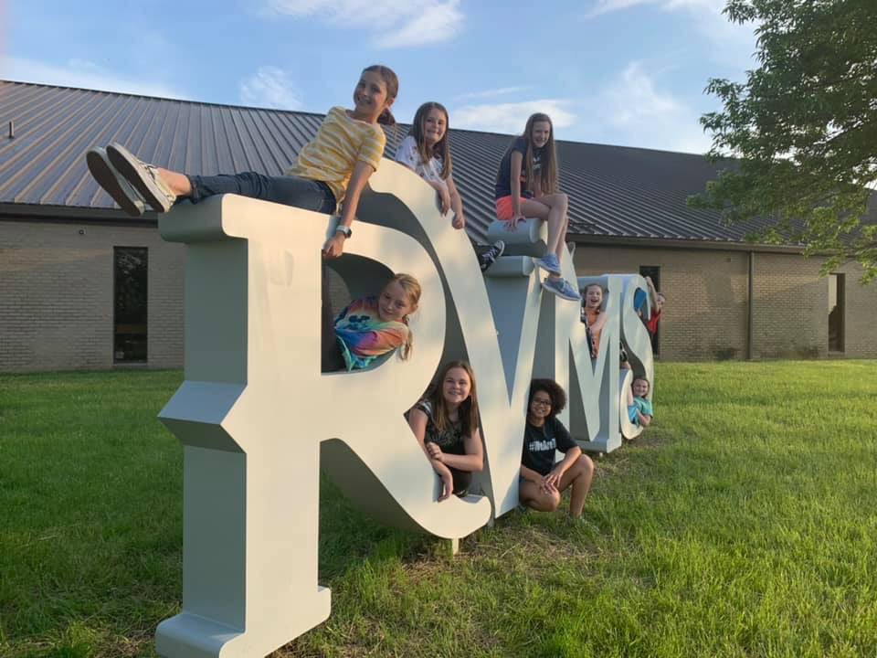 d_dellnor's tweet photo. River Valley 6th Grade Parent Night . . . I’m not ready for round two! #WearenewRV #WeareRV https://t.co/lPxn46JMAU