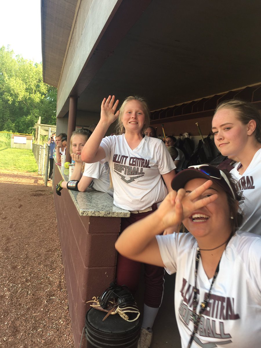 CoachJoePatLee's tweet photo. BC girls softball doing work tonight. Picking up the win on Senior night. Great job ladies. #weareBC 🥎🥎🐾🐾 https://t.co/oYVUQFE4bF