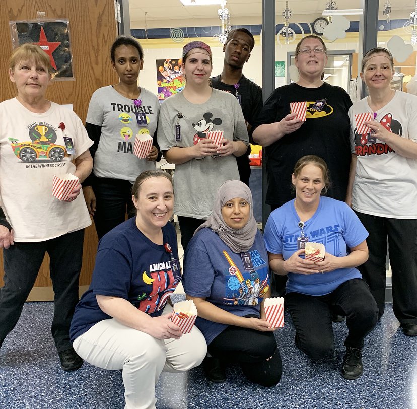 giantsnutrition's tweet photo. Garden City Elementary had a fun Movie Night themed lunch today featuring popcorn, twizzlers, and m&mโs! What a fun treat!!
#ManagersChoice #NSLP #ThemeLunch #WeAreWayne #GiantsNutrition #MovieNight https://t.co/YVoDukZWW1